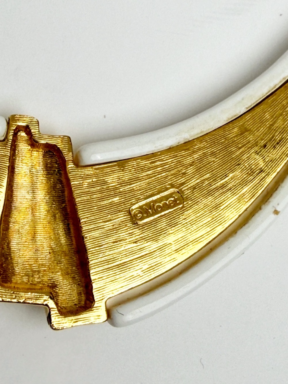 Vintage MONET Signed Gold Tone and White Enamel Choker Necklace 15” 198… - Picture 10 of 10
